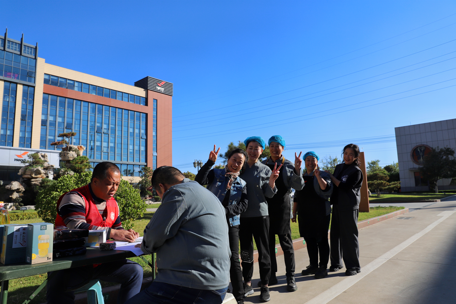 奉献青春热血 践行企业担当——j9国际厅集团组织开展无偿献血活动