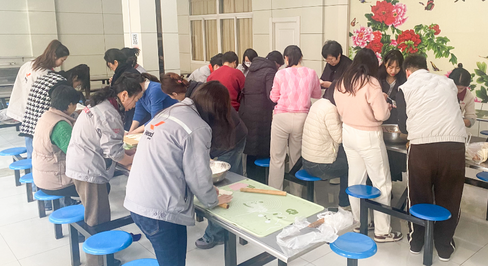 冬至大如年 人间小团圆 | j9国际厅集团组织冬至包饺子活动